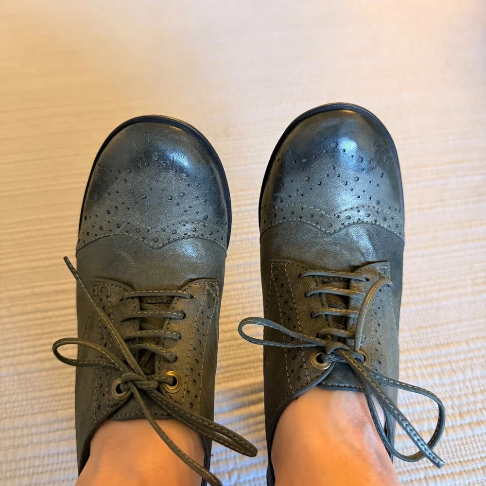 Bernardo Women's Grey Leather Wingtip Oxford Pumps Brogue Lace Up Heels 7.5M